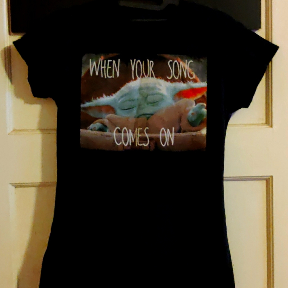 Short sleeved Baby Yoda top